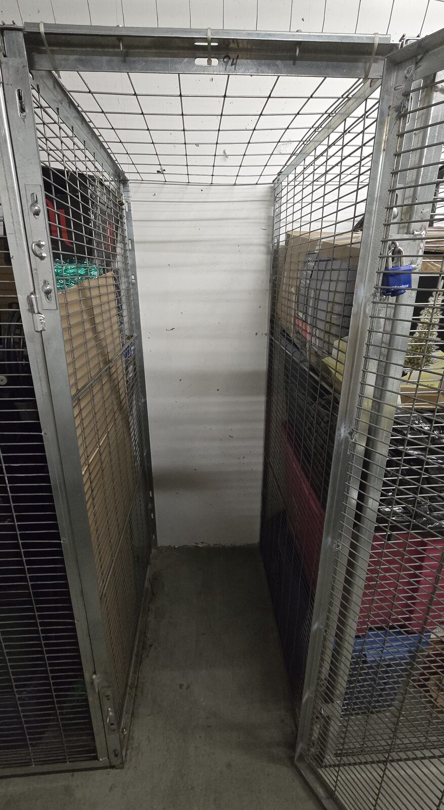 Private wire-mesh storage locker